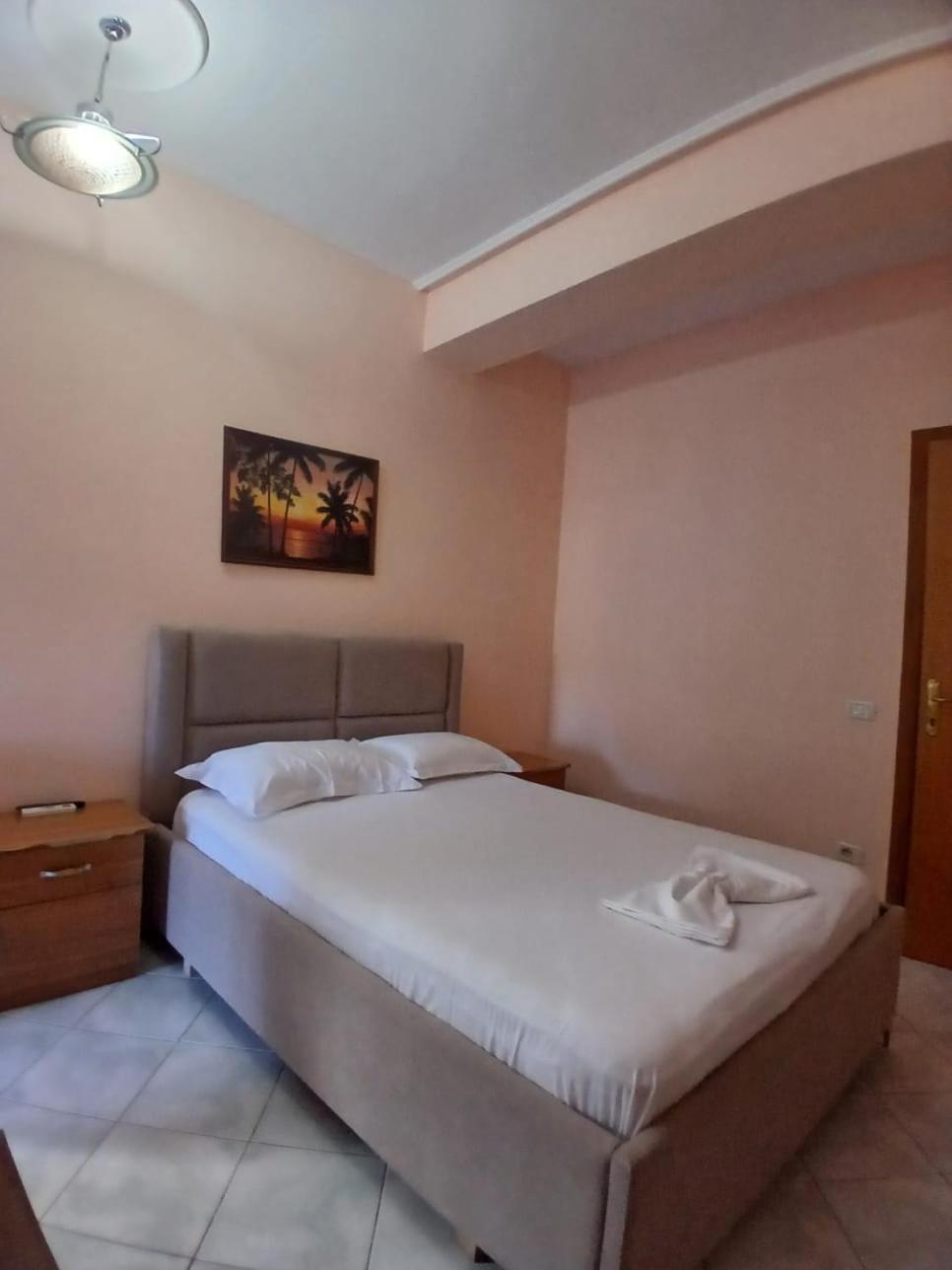 Hotel Rossi Вльора Екстер'єр фото
