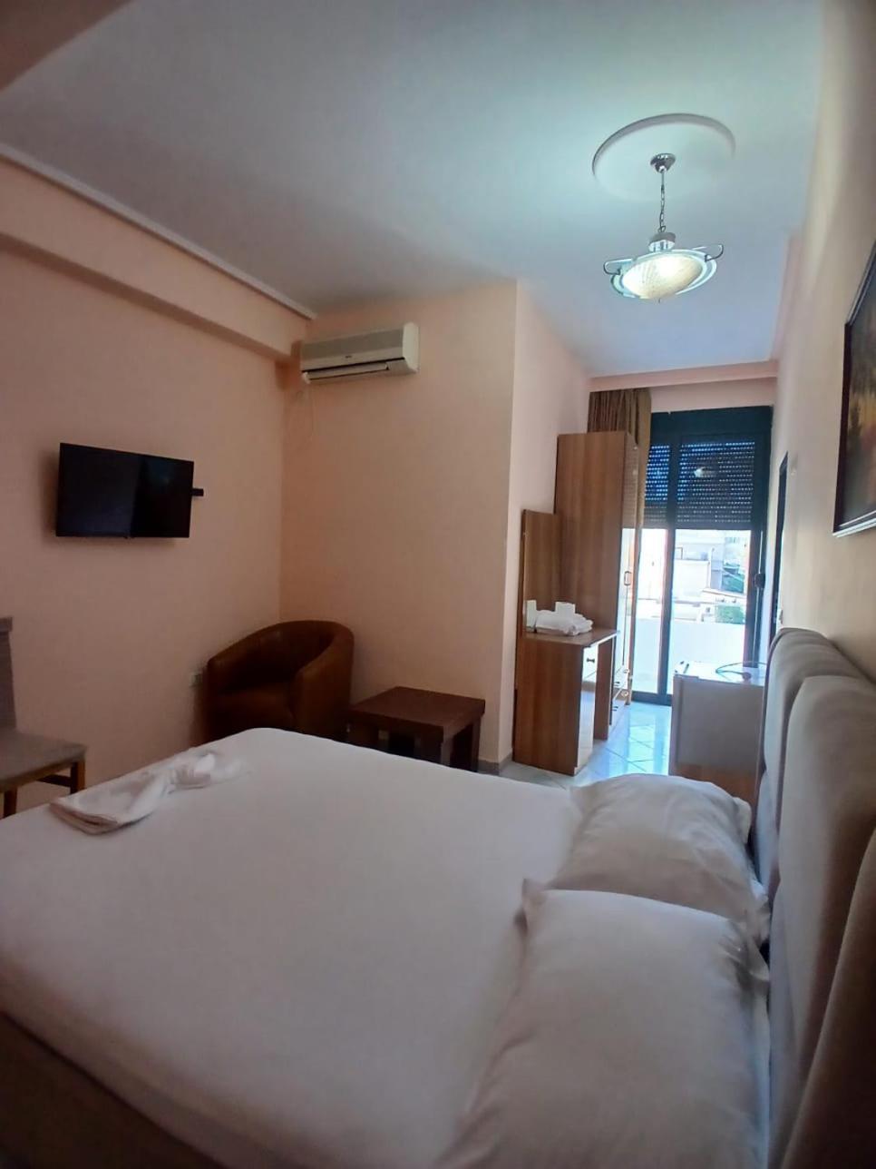 Hotel Rossi Вльора Екстер'єр фото