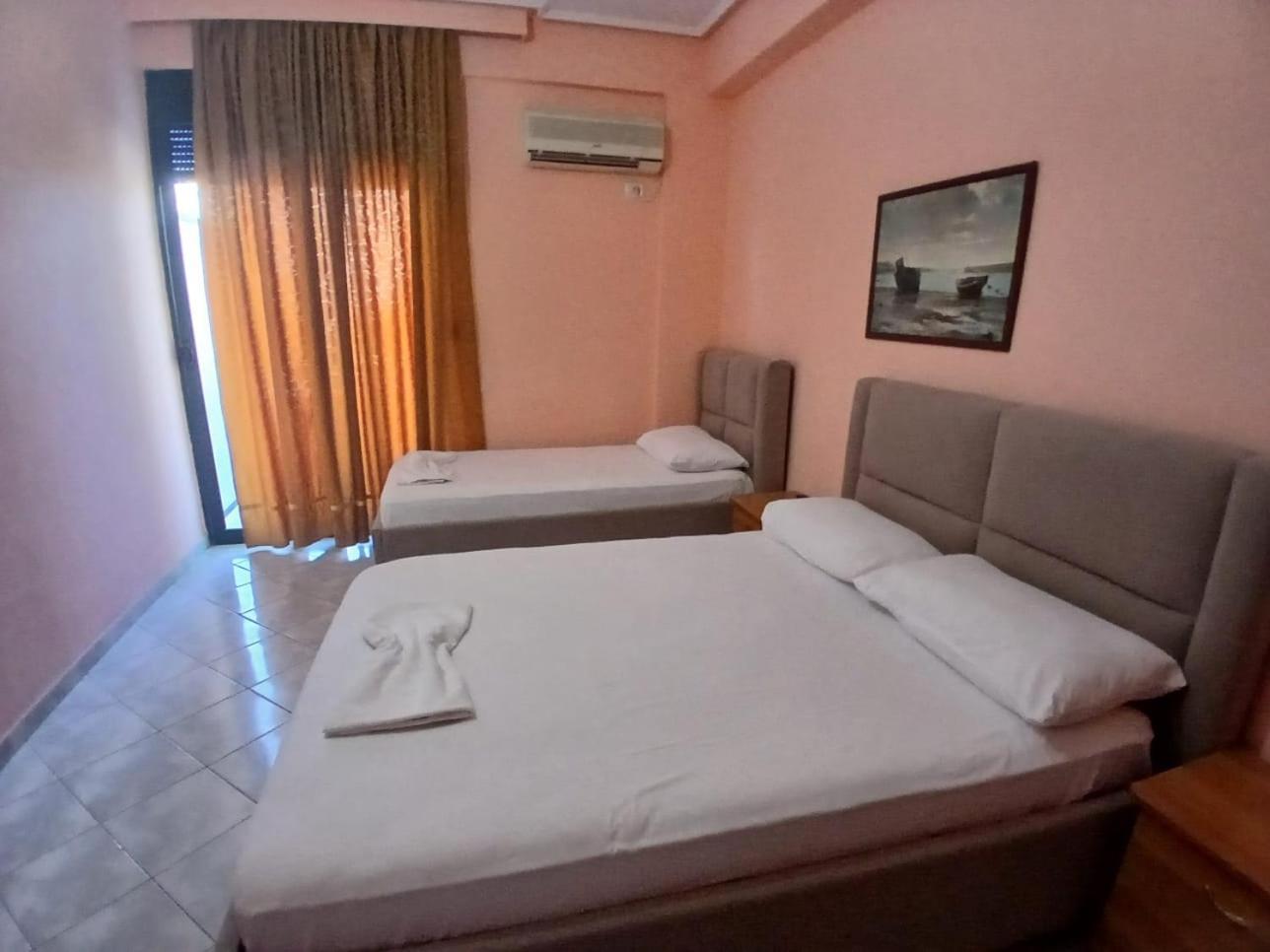 Hotel Rossi Вльора Екстер'єр фото